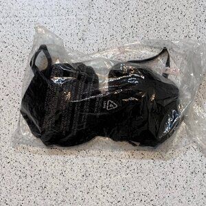 Victoria's Secret Dream Angels Smooth Lace Lightly Lined Demi Bra 34G NWT